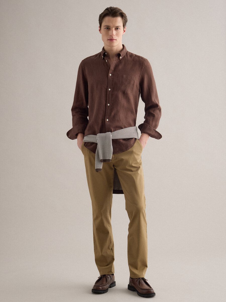 Camicia a maniche lunghe in puro lino marrone regular fit_2
