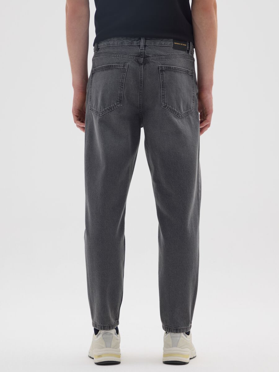 Grey pure cotton regular tapered jeans_2