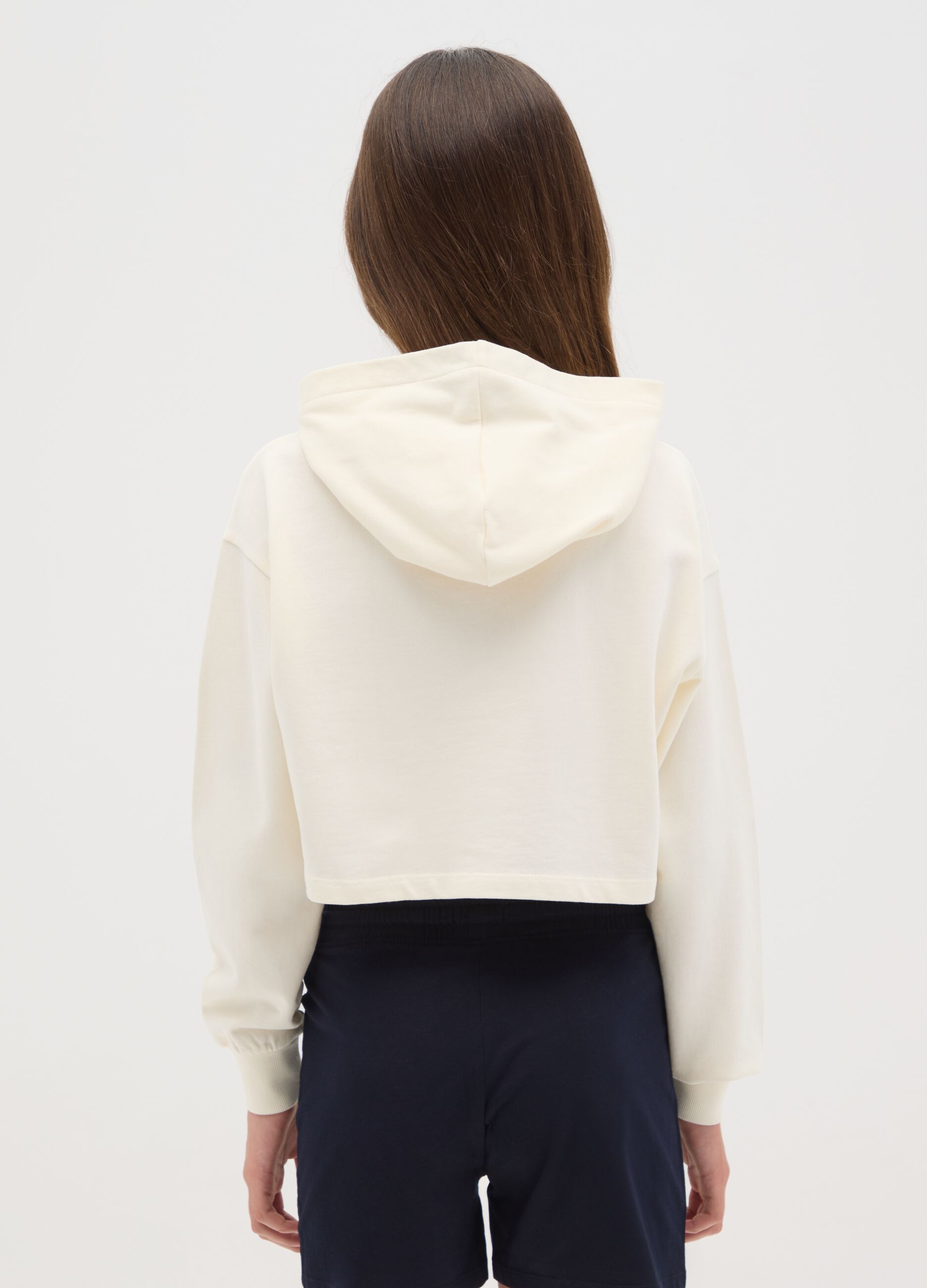 Felpa crop con cappuccio e stampa "Skate it out"
