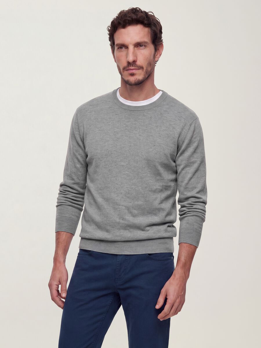 Grey crew-neck viscose-blend jumper, regular fit_0