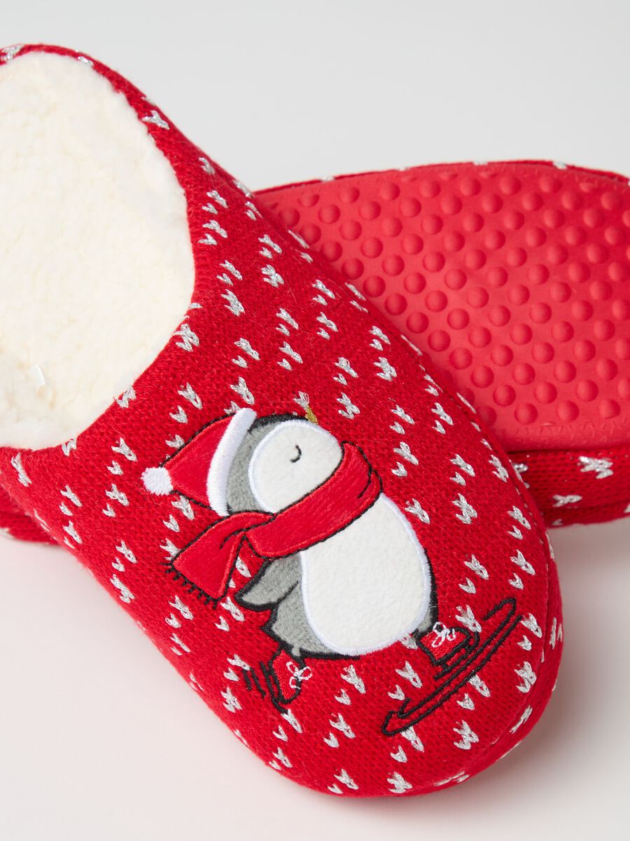 Knit slippers with Christmas penguins_1