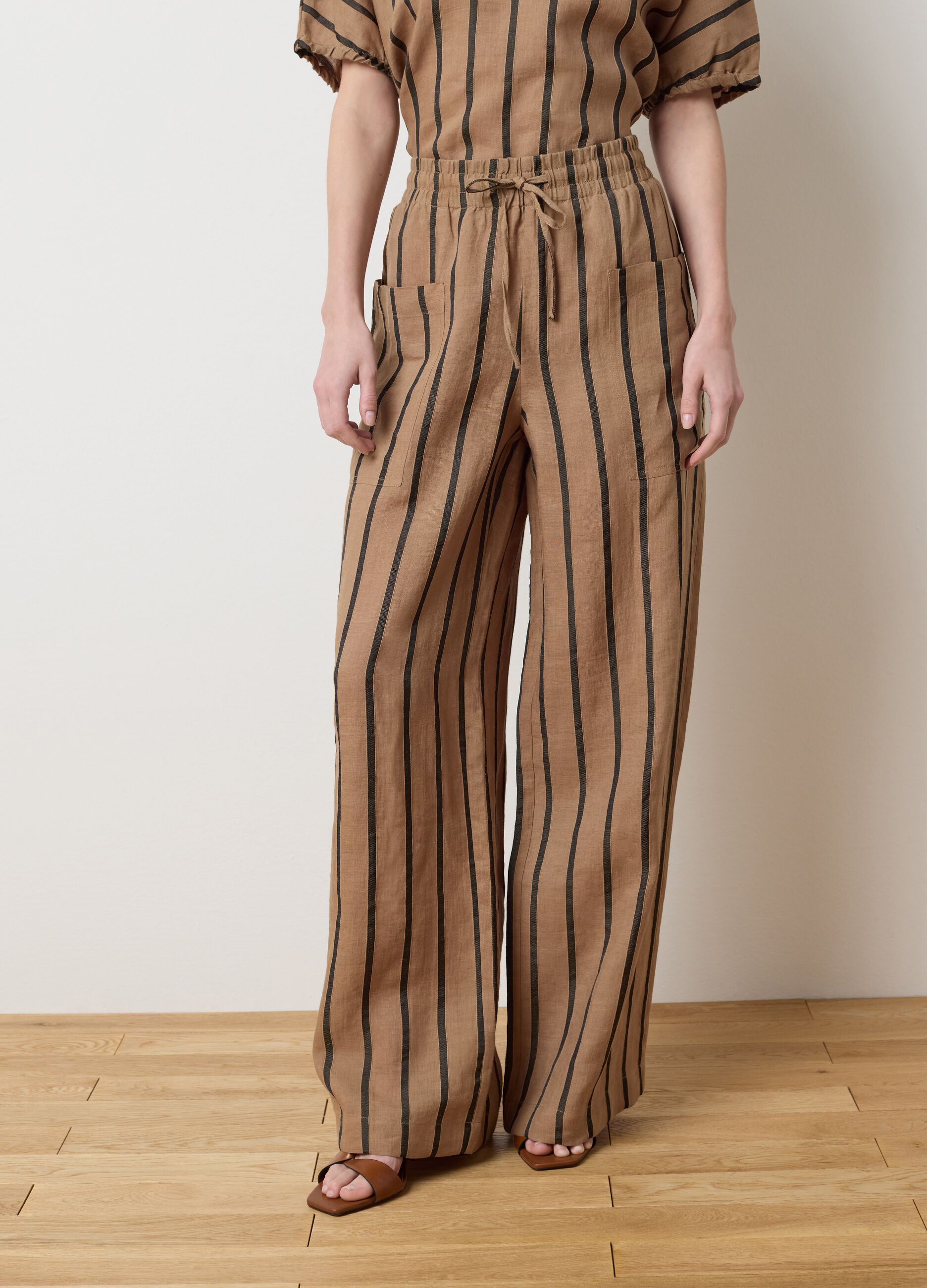 Brown wide-leg trousers with stripes