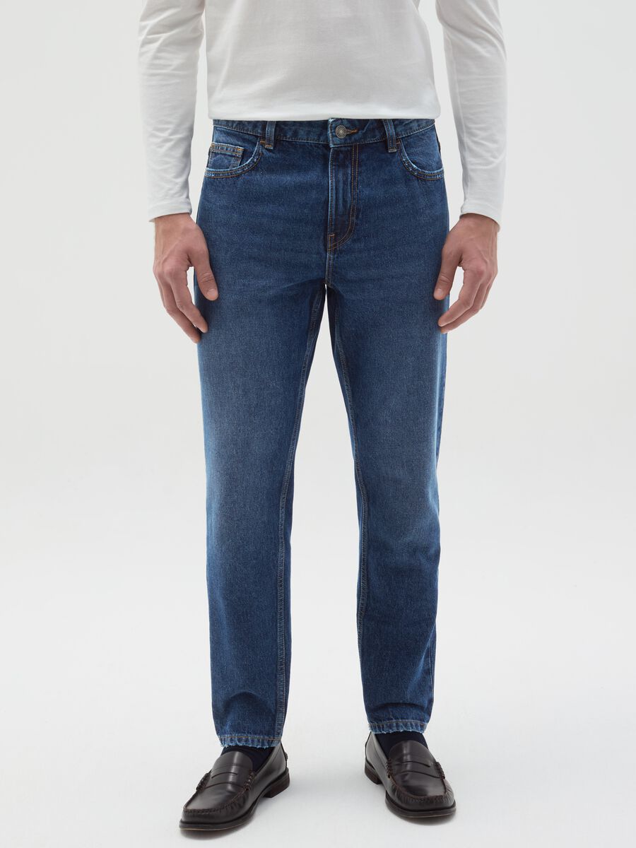 Relaxed-fit jeans with fading_1