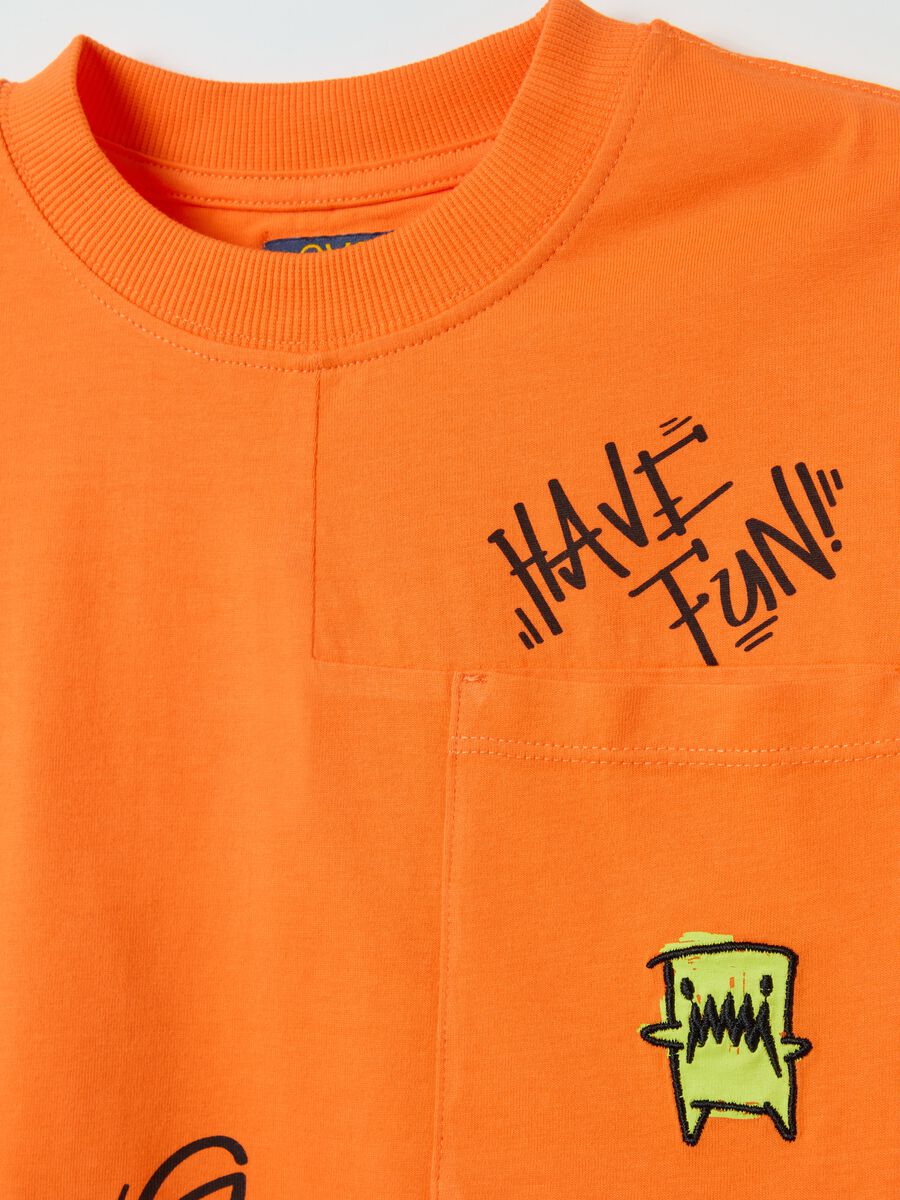 Cotton T-shirt with pocket and "Have Fun" print_2