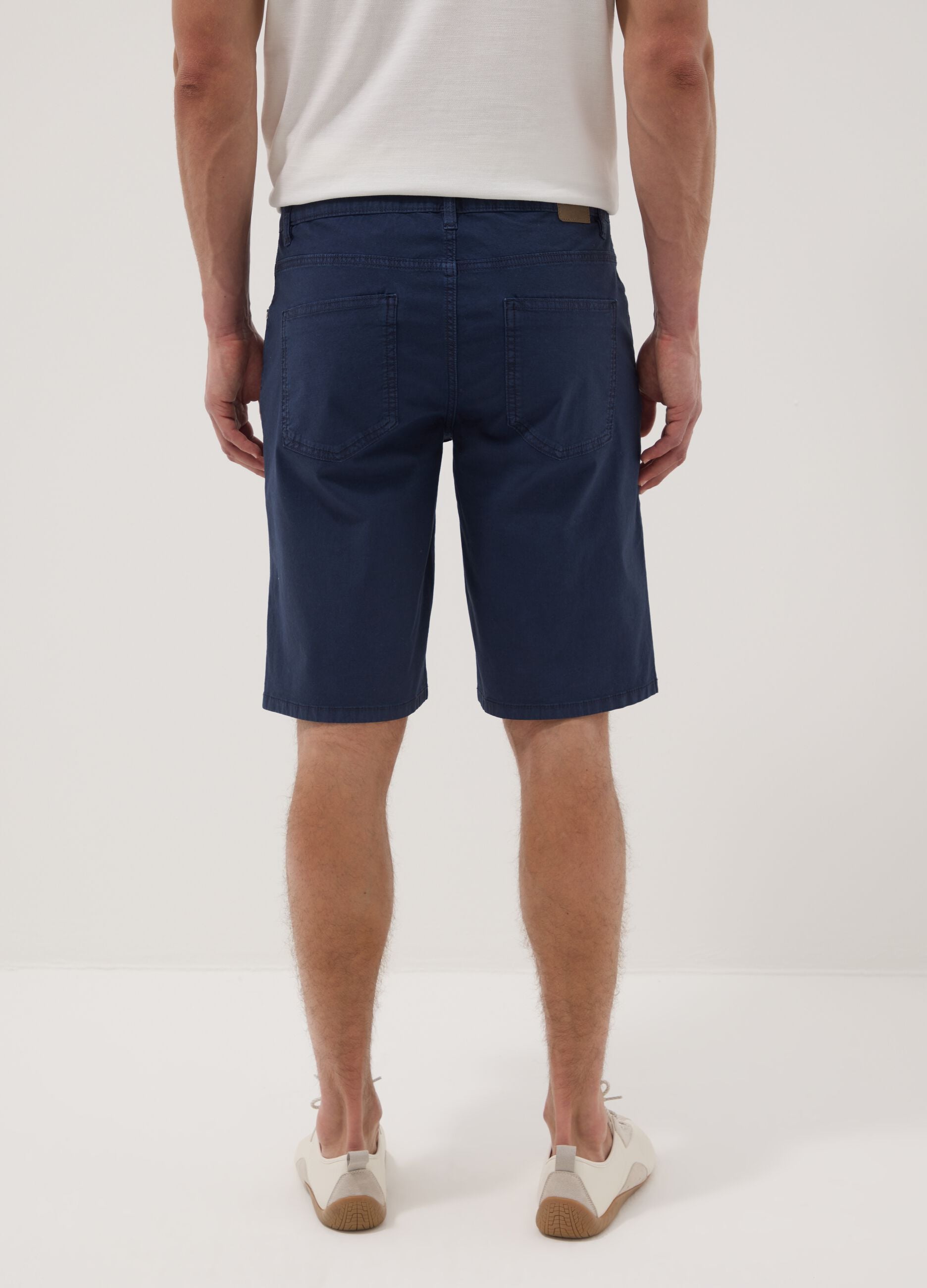 Blue stretch cotton five-pocket Bermuda shorts