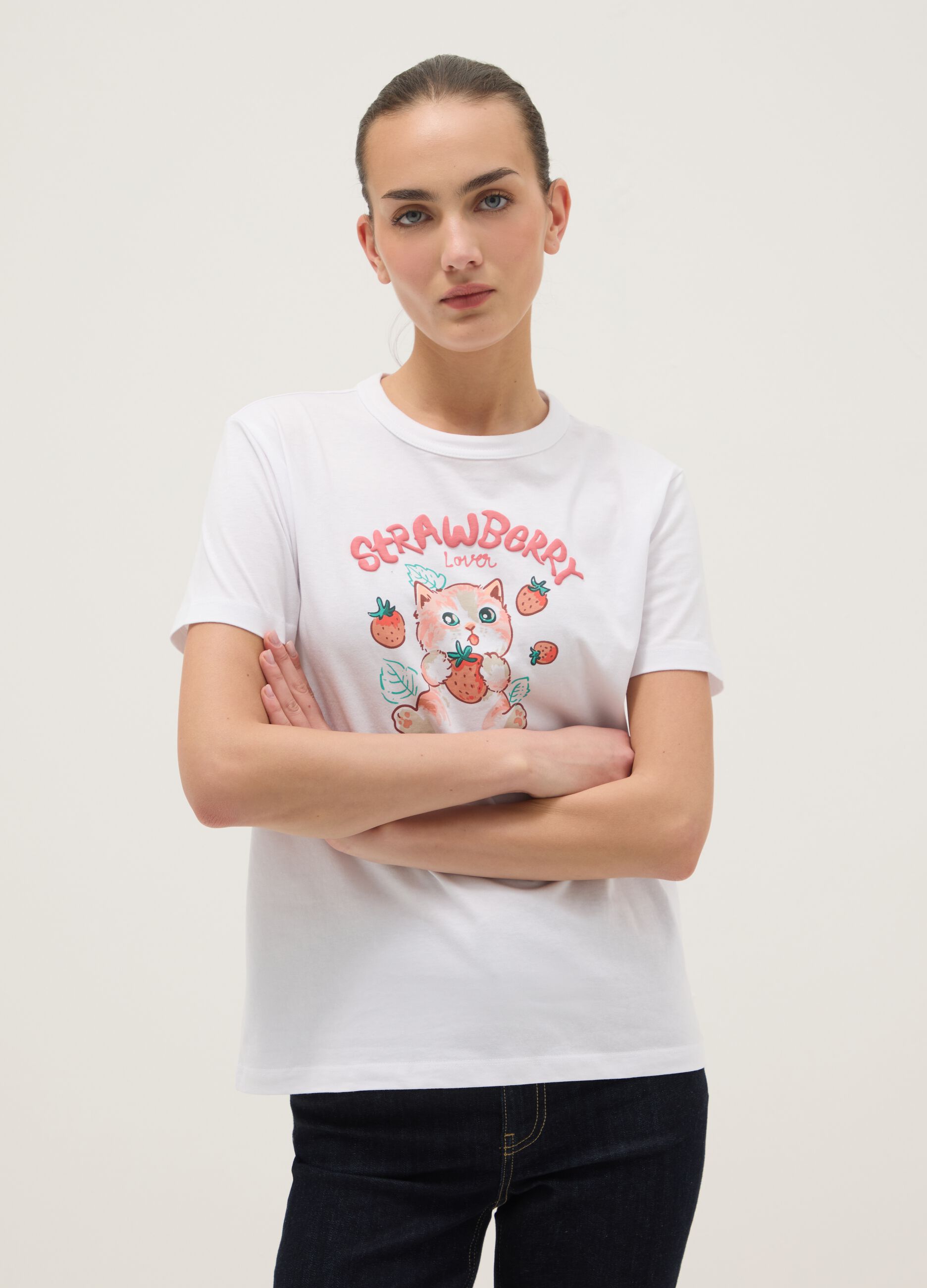 White pure cotton T-shirt regular fit with cat and strawberries print