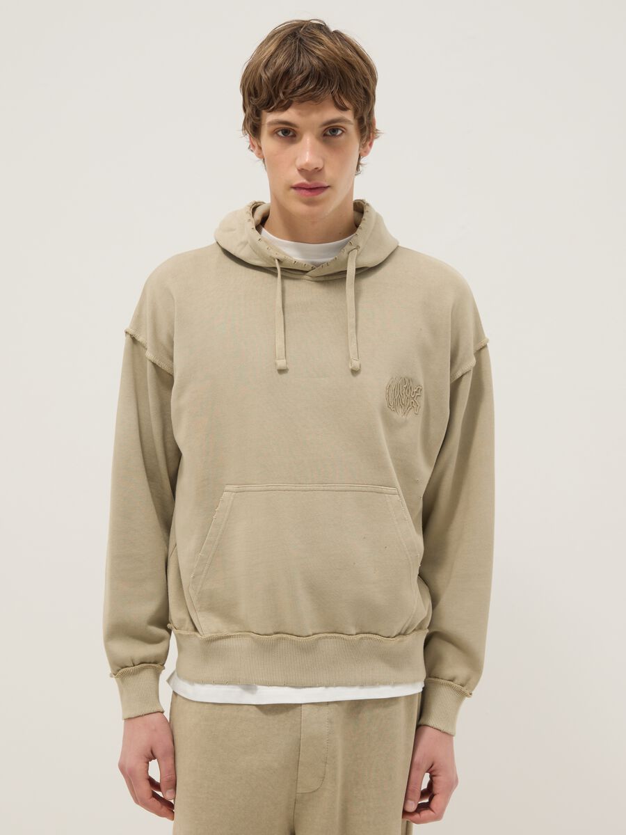 Felpa in misto cotone beige oversize fit con cappuccio_1