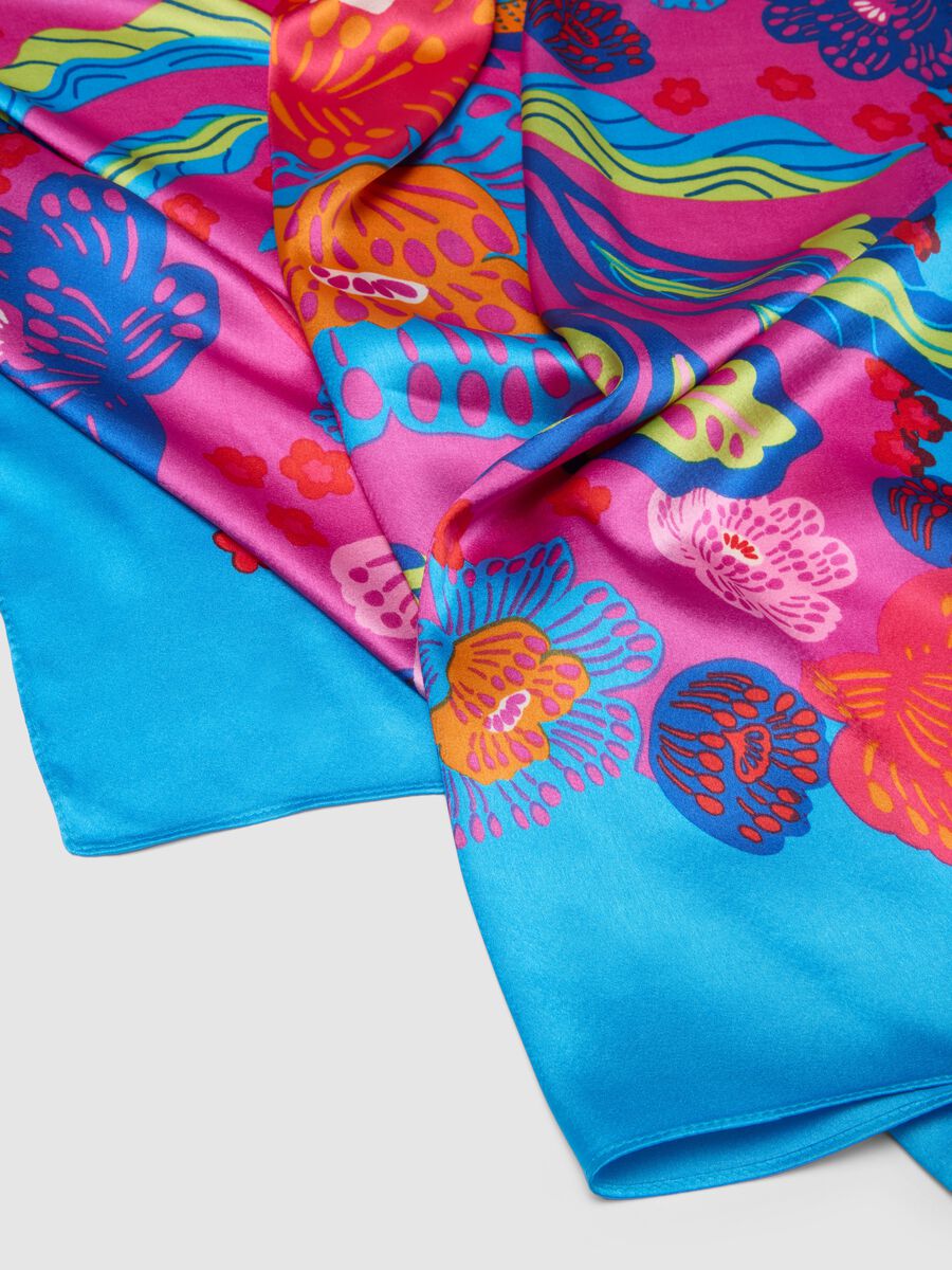 Foulard leggero multicolor con stampa floreale_2