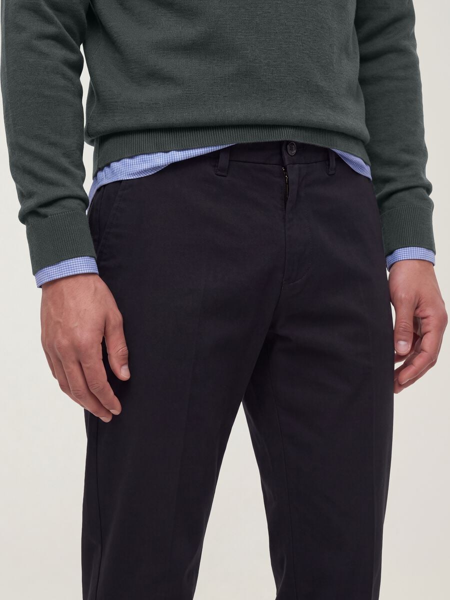 Pantaloni grigi chino in twill di tessuto elasticizzato slim fit_2
