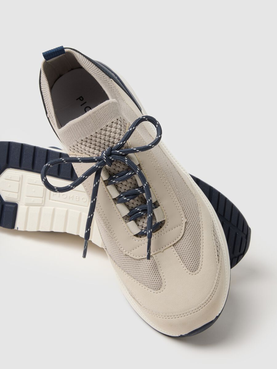 Sneakers multicolor con suola robusta_1