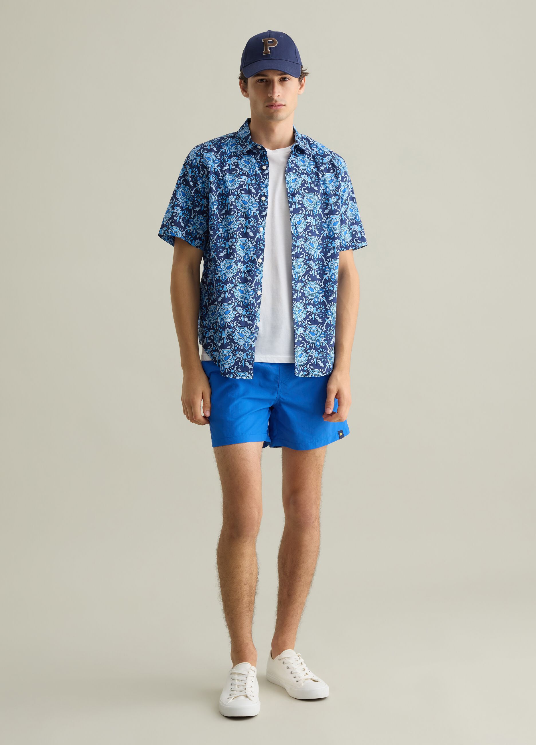 Men’s regular-fit swim boxers in light blue blend with elastic waist