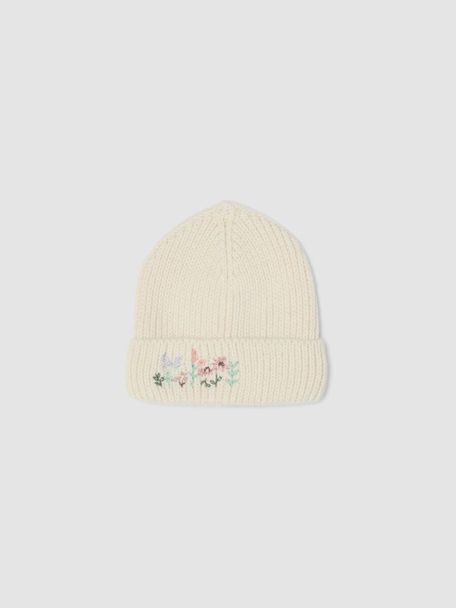 Beige knitted hat with floral embroidery_0
