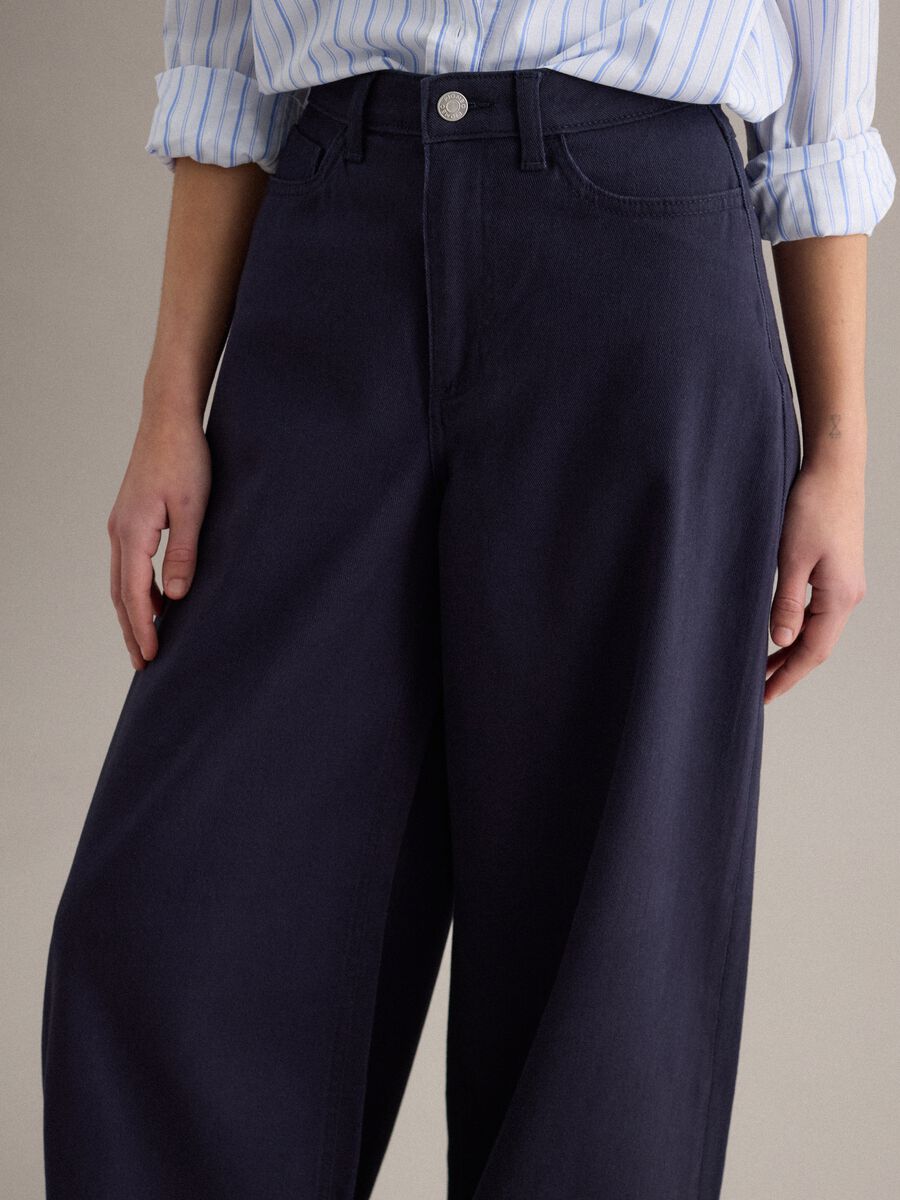 Pantaloni blu flare in cotone elasticizzato_3
