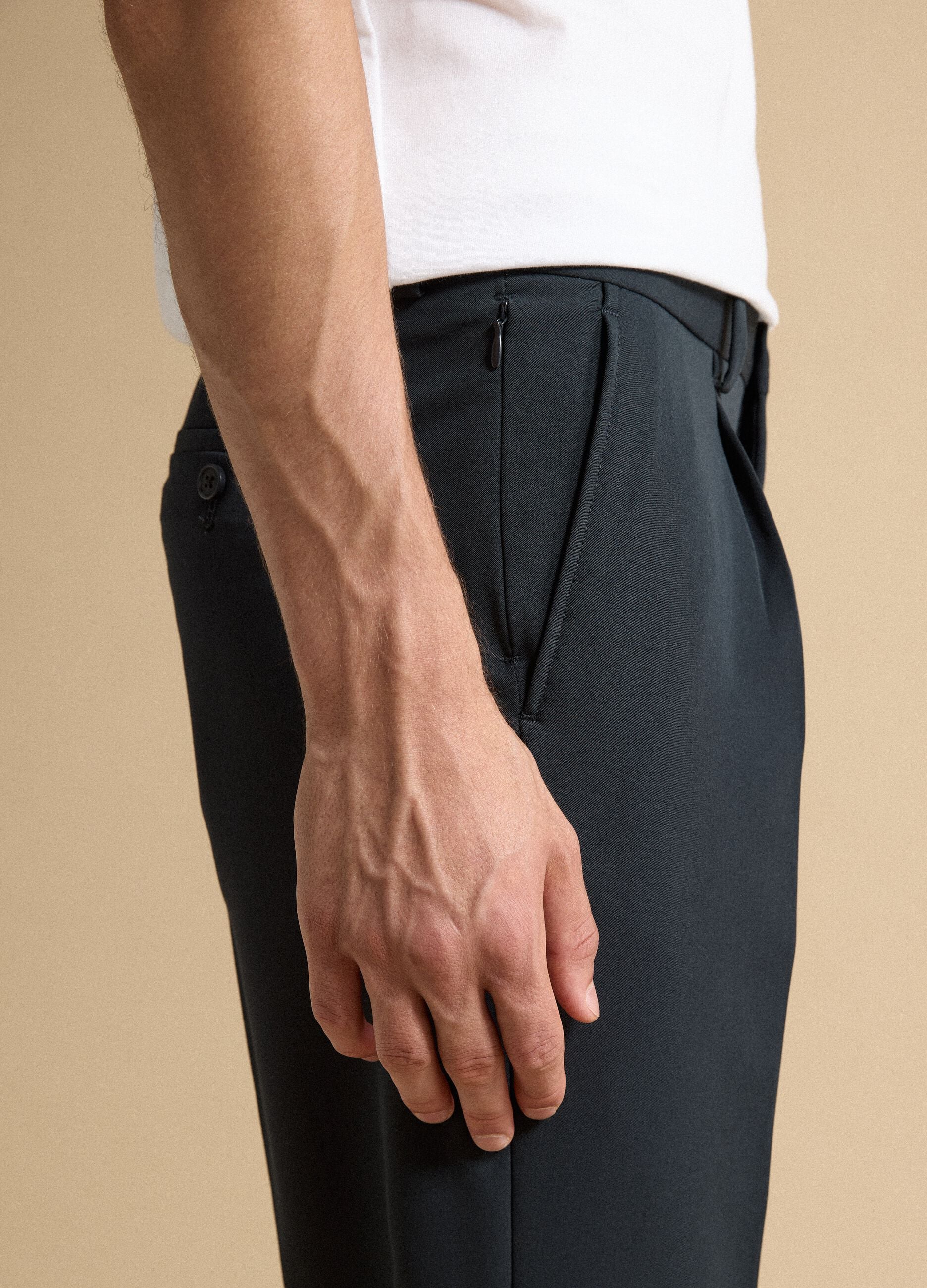 Pantaloni formali blu in twill di viscosa elasticizzata slim fit