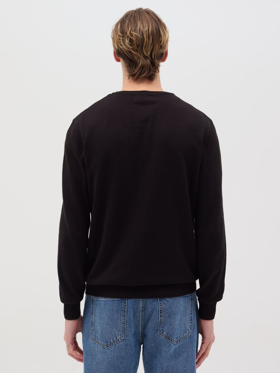 Round neck pullover_3