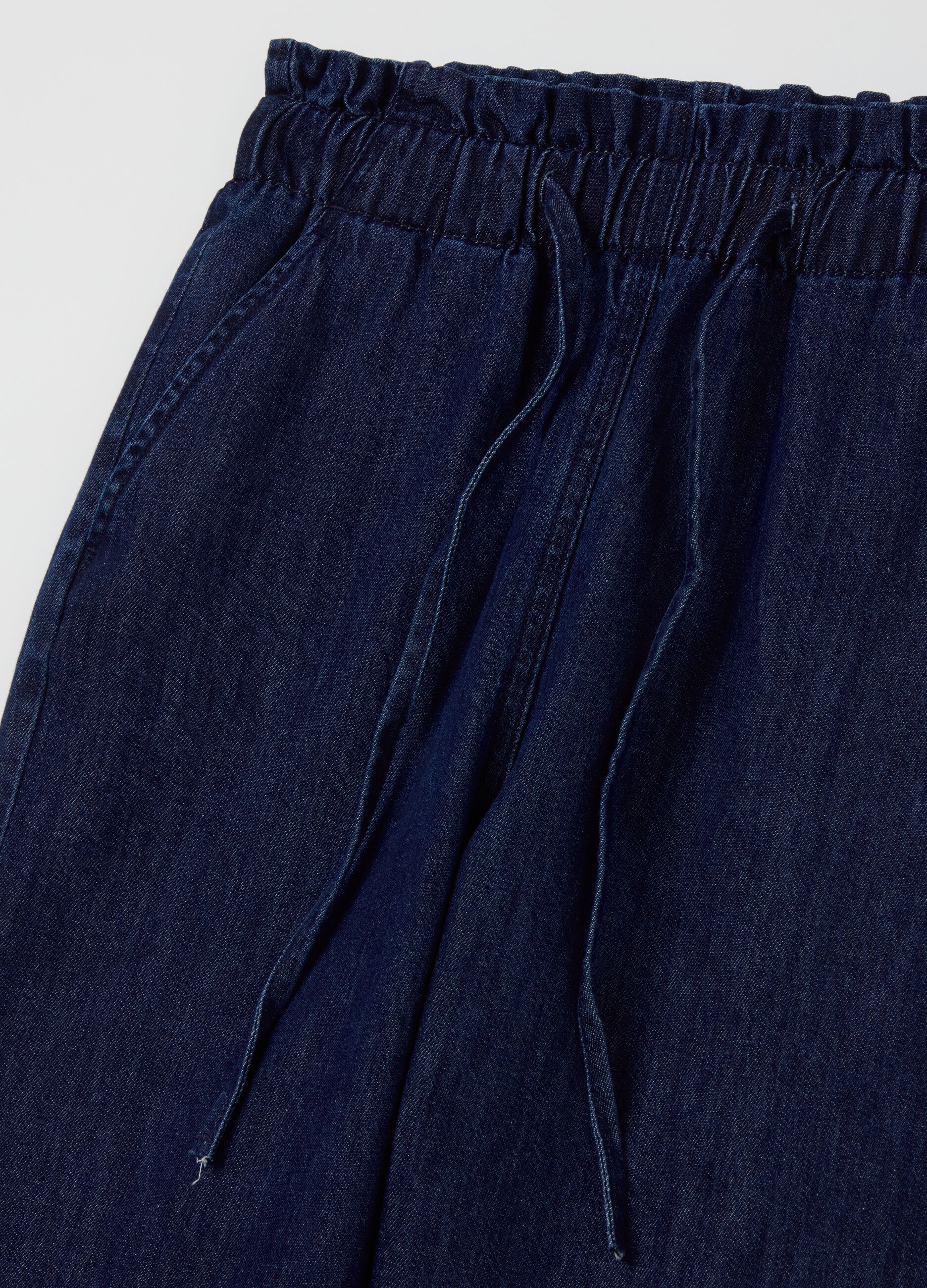 Cropped joggers in denim with drawstring