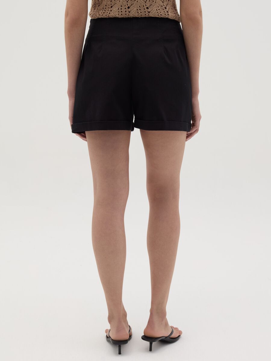 Tailored shorts with turn ups_3
