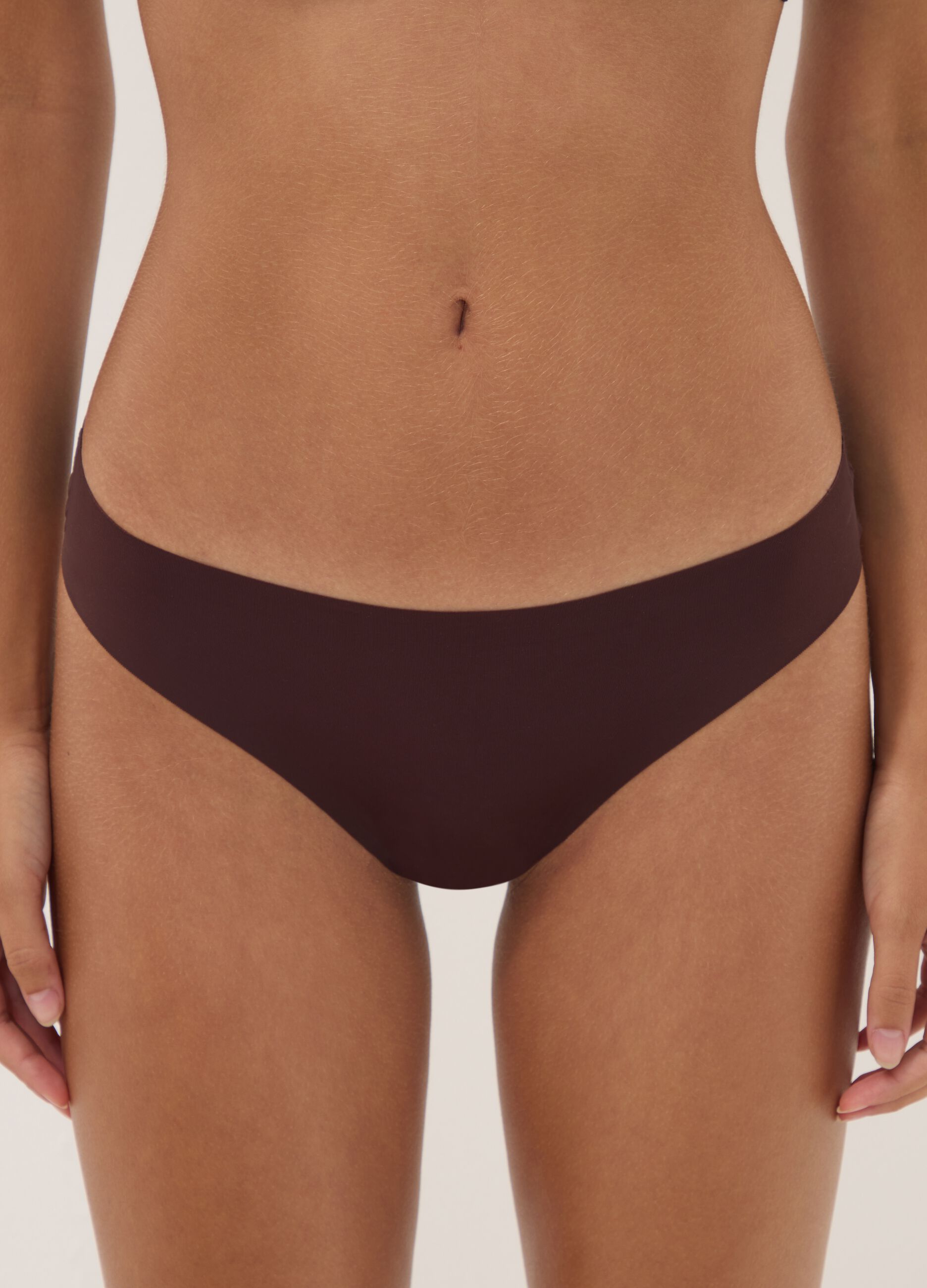 Slip marrone in microfibra elasticizzata