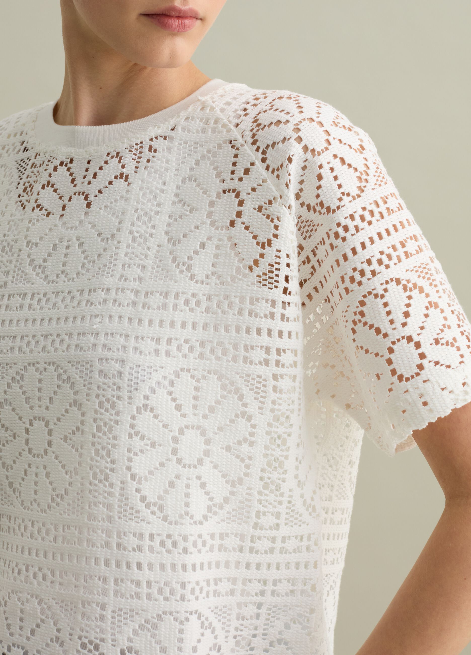 T-shirt bianca a maniche corte in pizzo