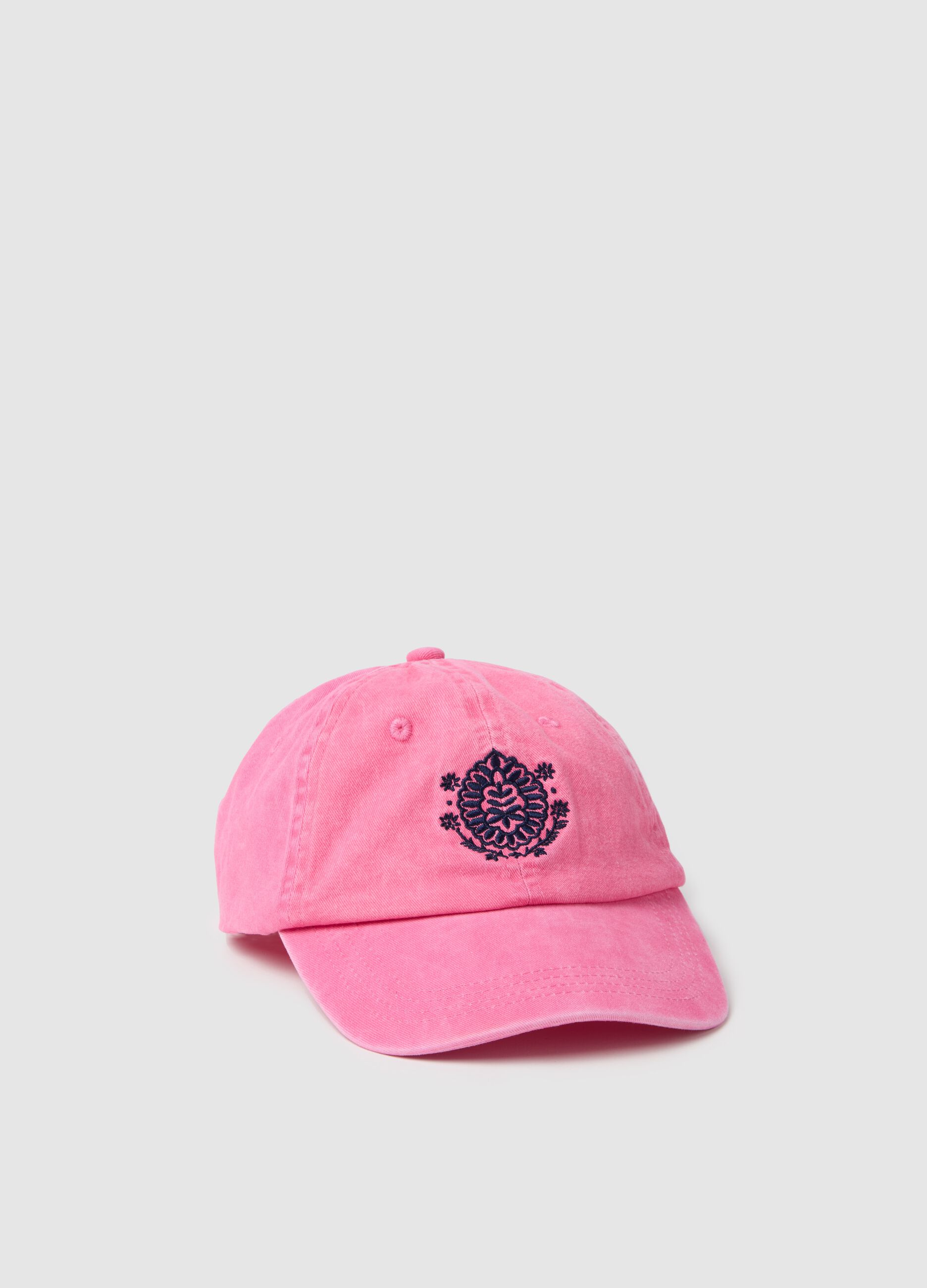 Baseball cap in denim with embroidery