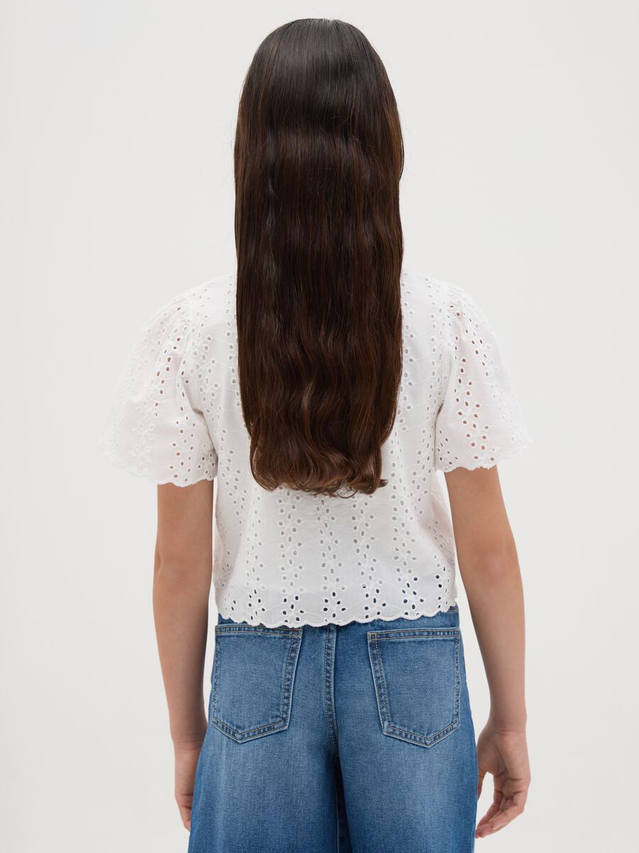 Girls' pure white cotton regular fit t-shirt with short sleeves and button closure_2