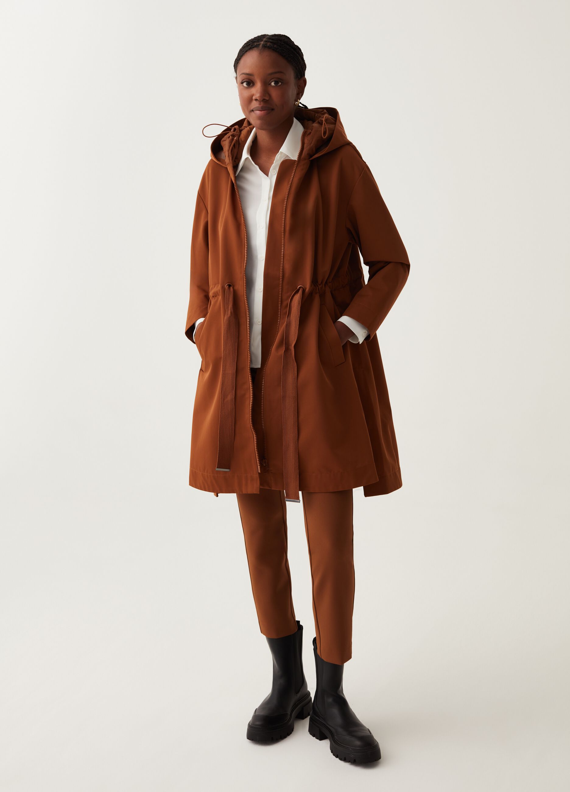 Parka con cappuccio e cintura_1