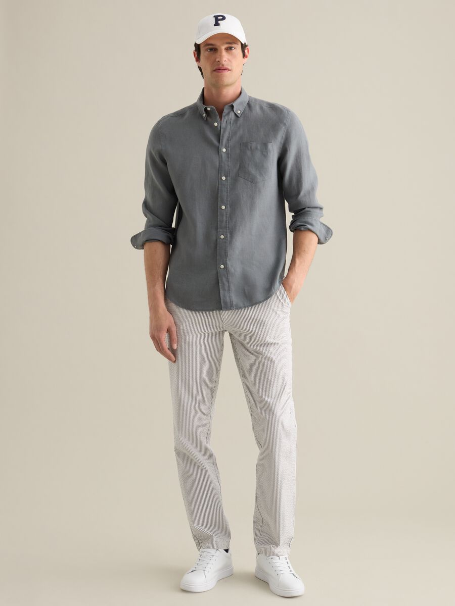 Seersucker chino trousers with white and grey stripes_0