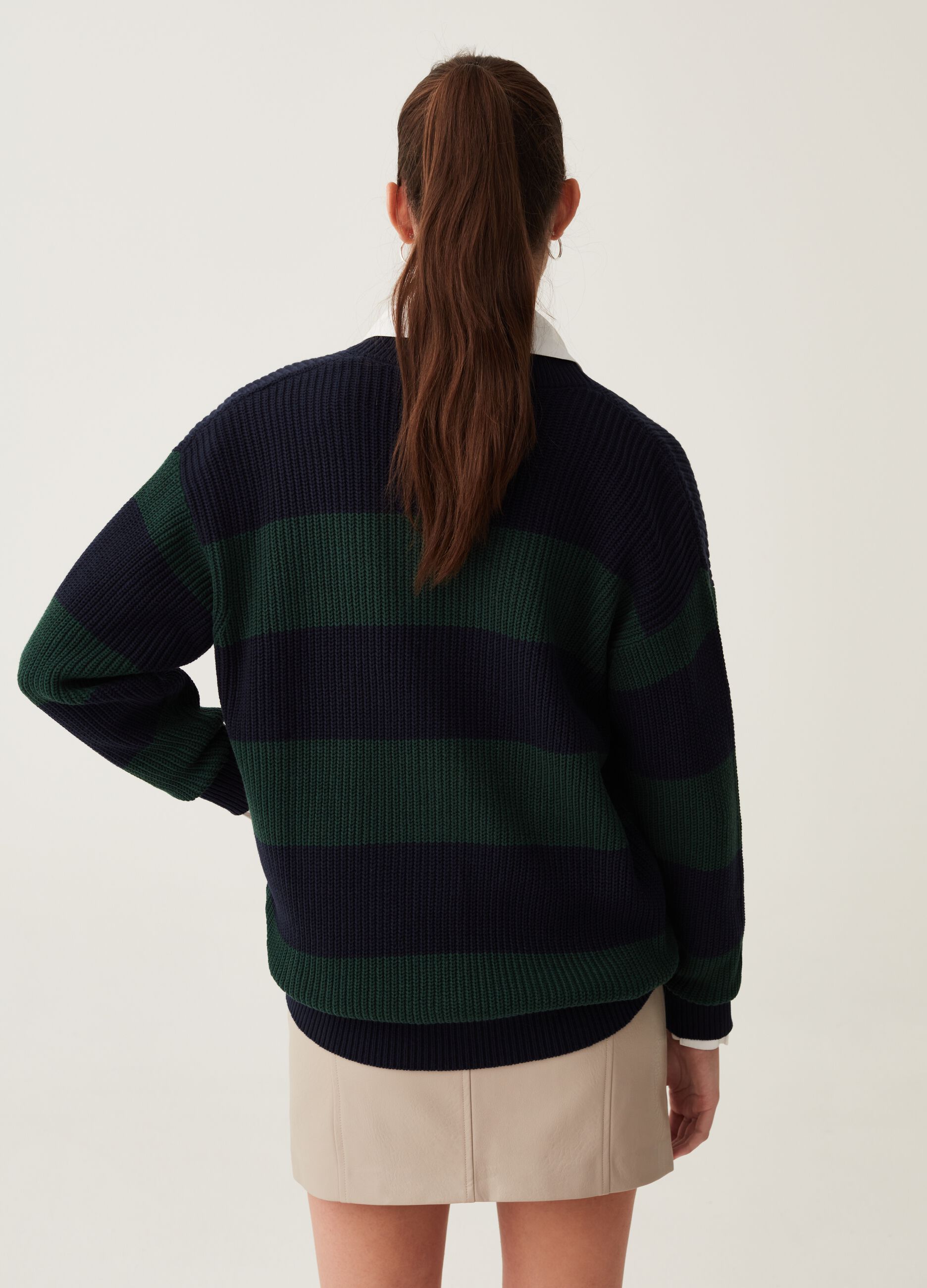 Cardigan a righe con scollo a V_2