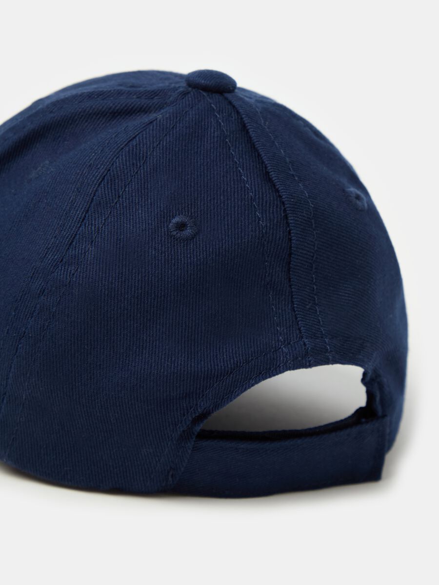 Baseball cap with embroidery_2
