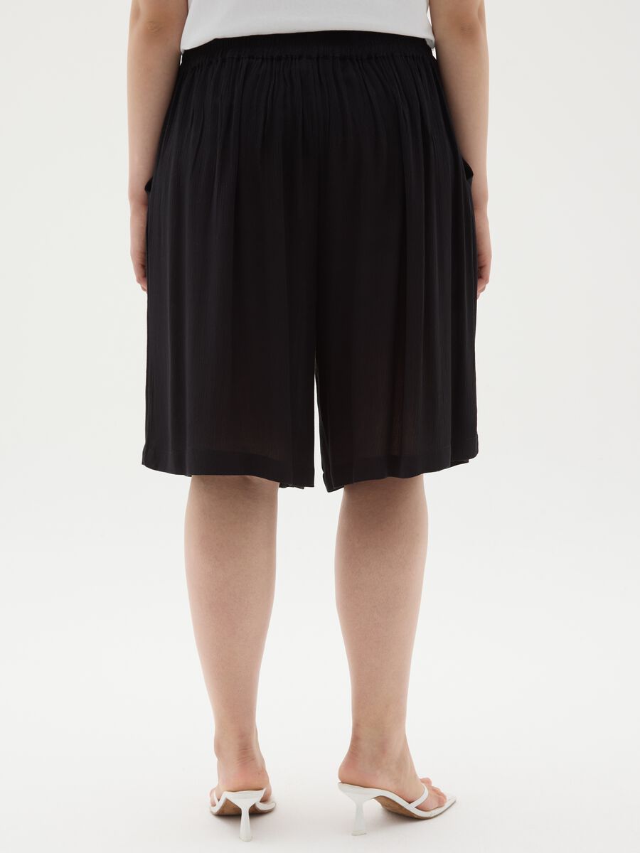 Women's black viscose shorts with relaxed fit_3