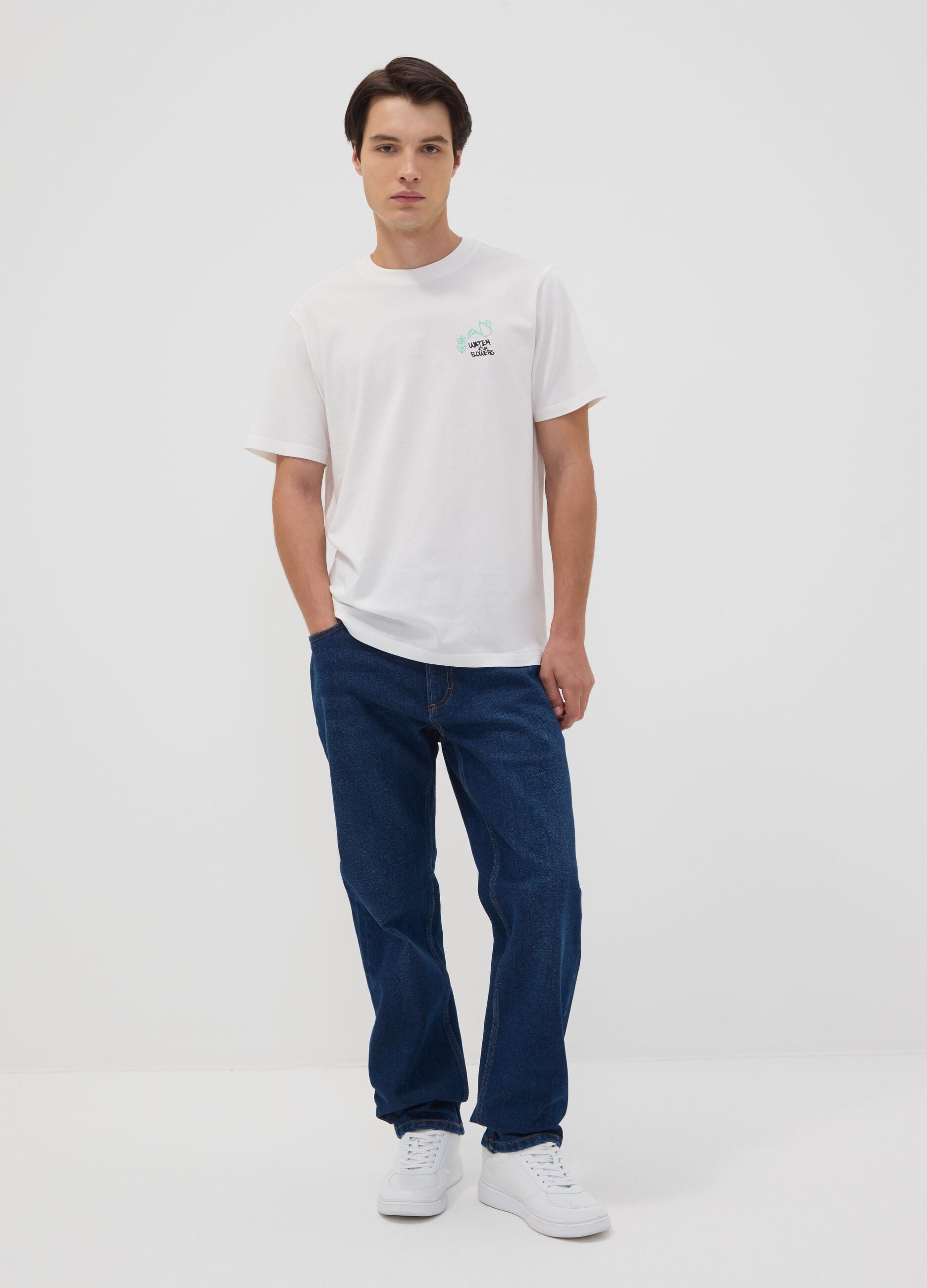 T-shirt bianca in puro cotone jersey e stampa "Water your Flowers" regular fit
