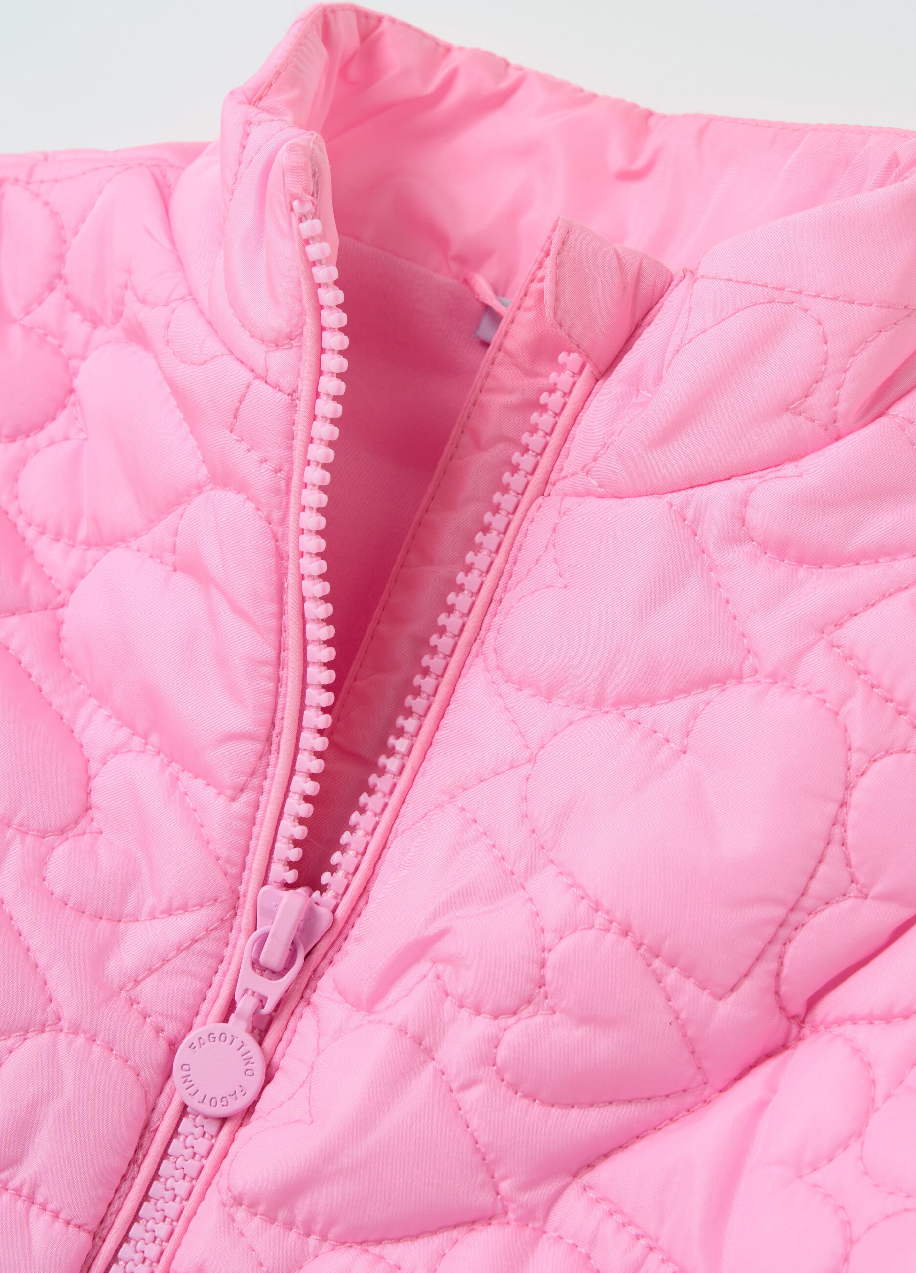 Gilet full-zip con trapuntatura a cuori 