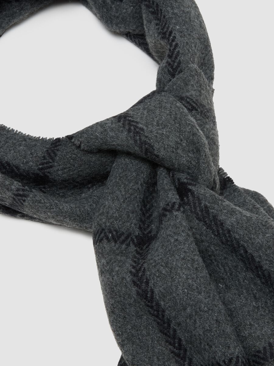 Dark Grey Checked Scarf with Fringes_1