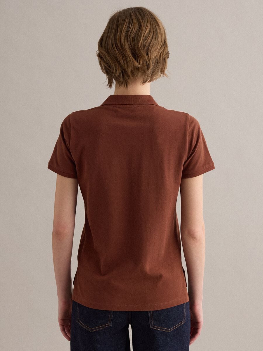Polo in puro cotone biologico marrone regular fit_3