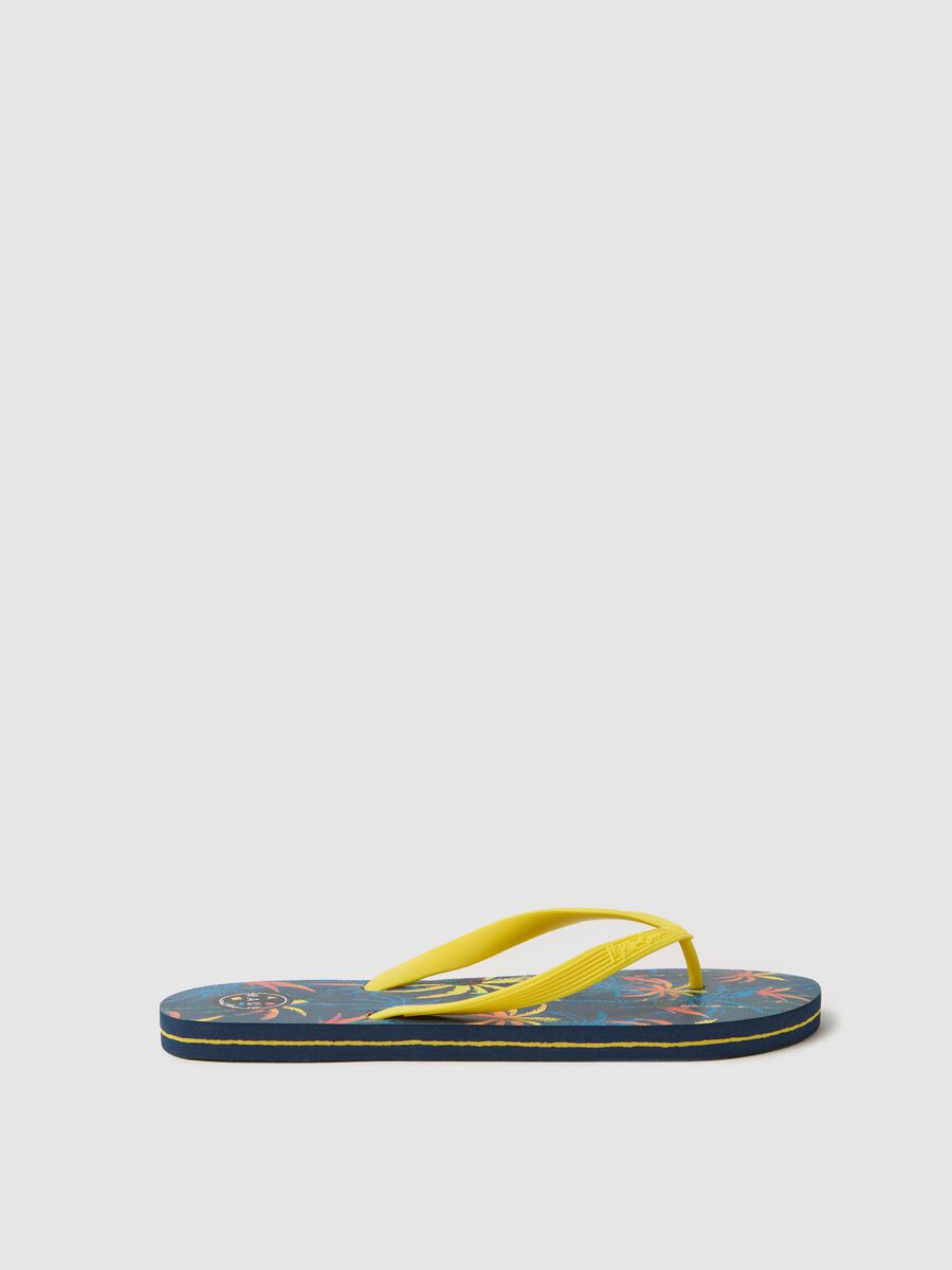 Maui and Sons blue flip flops with tropical print_0