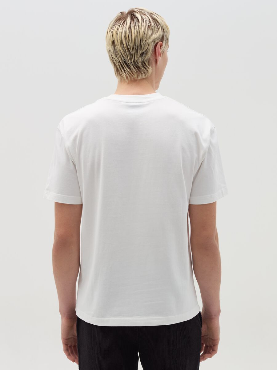 T-shirt with printed lettering_3