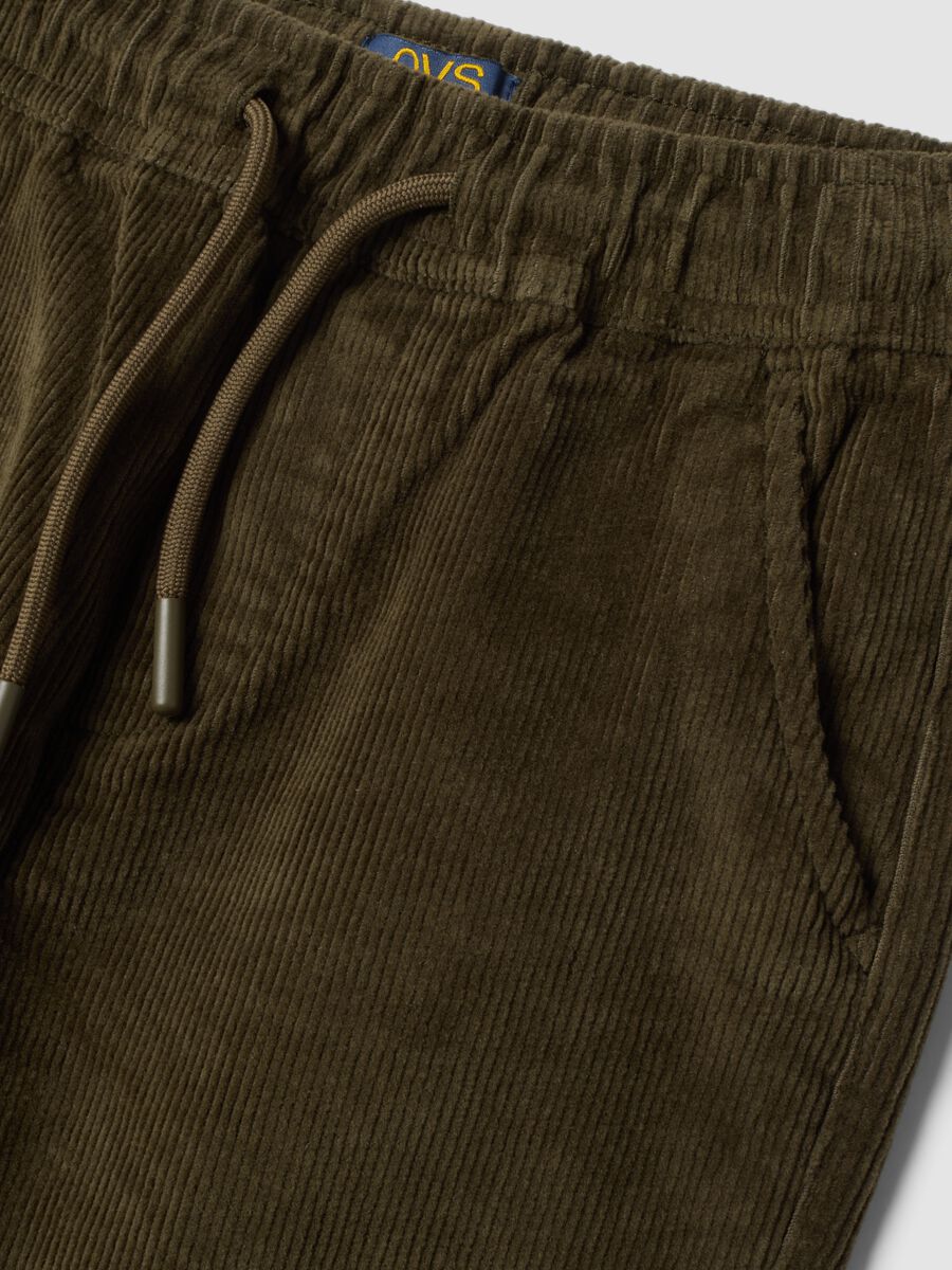Pantaloni verdi in cotone elasticizzato a coste_2