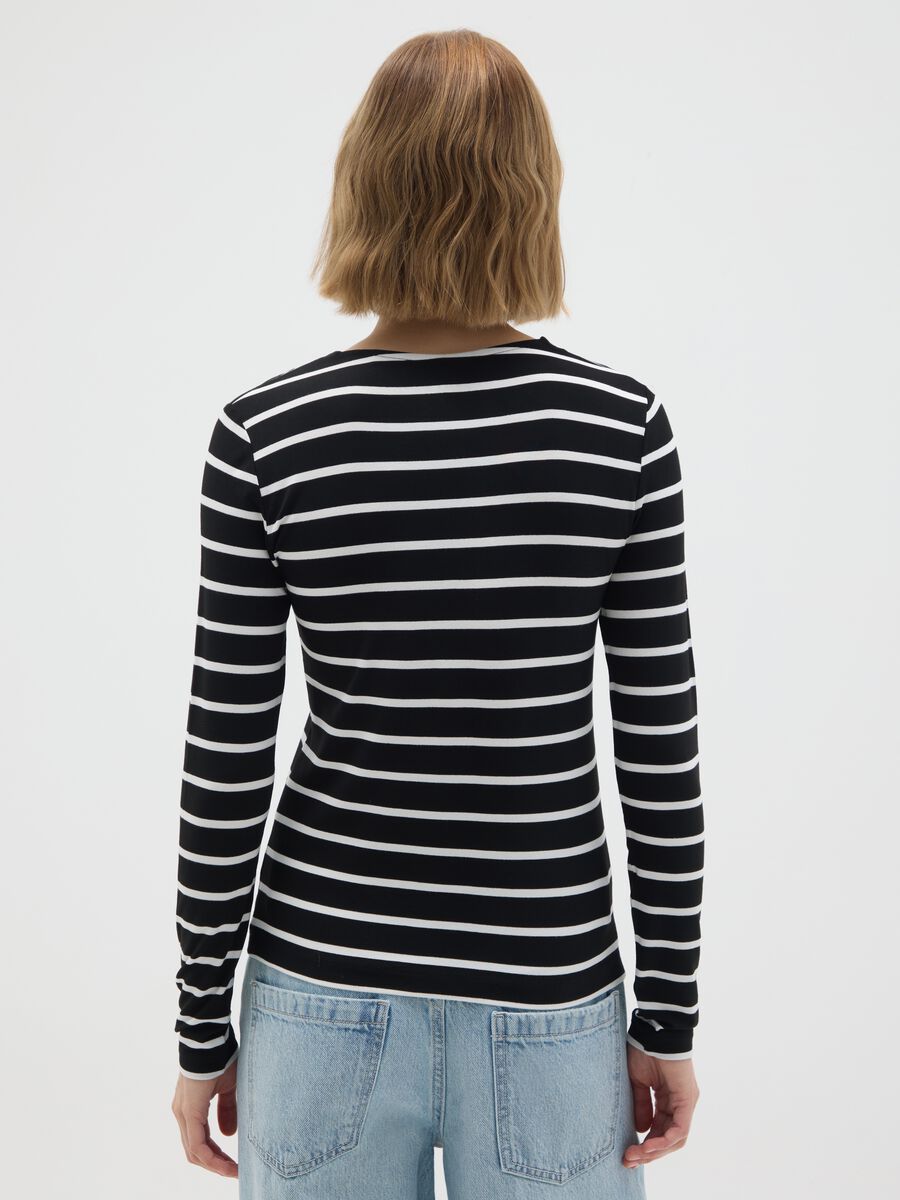 Black and white striped crew neck jumper_2