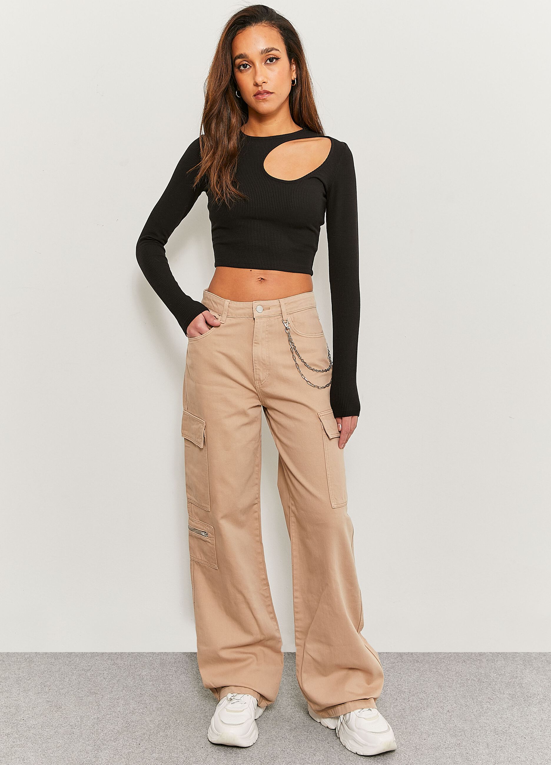 Wide-leg cargo jeans