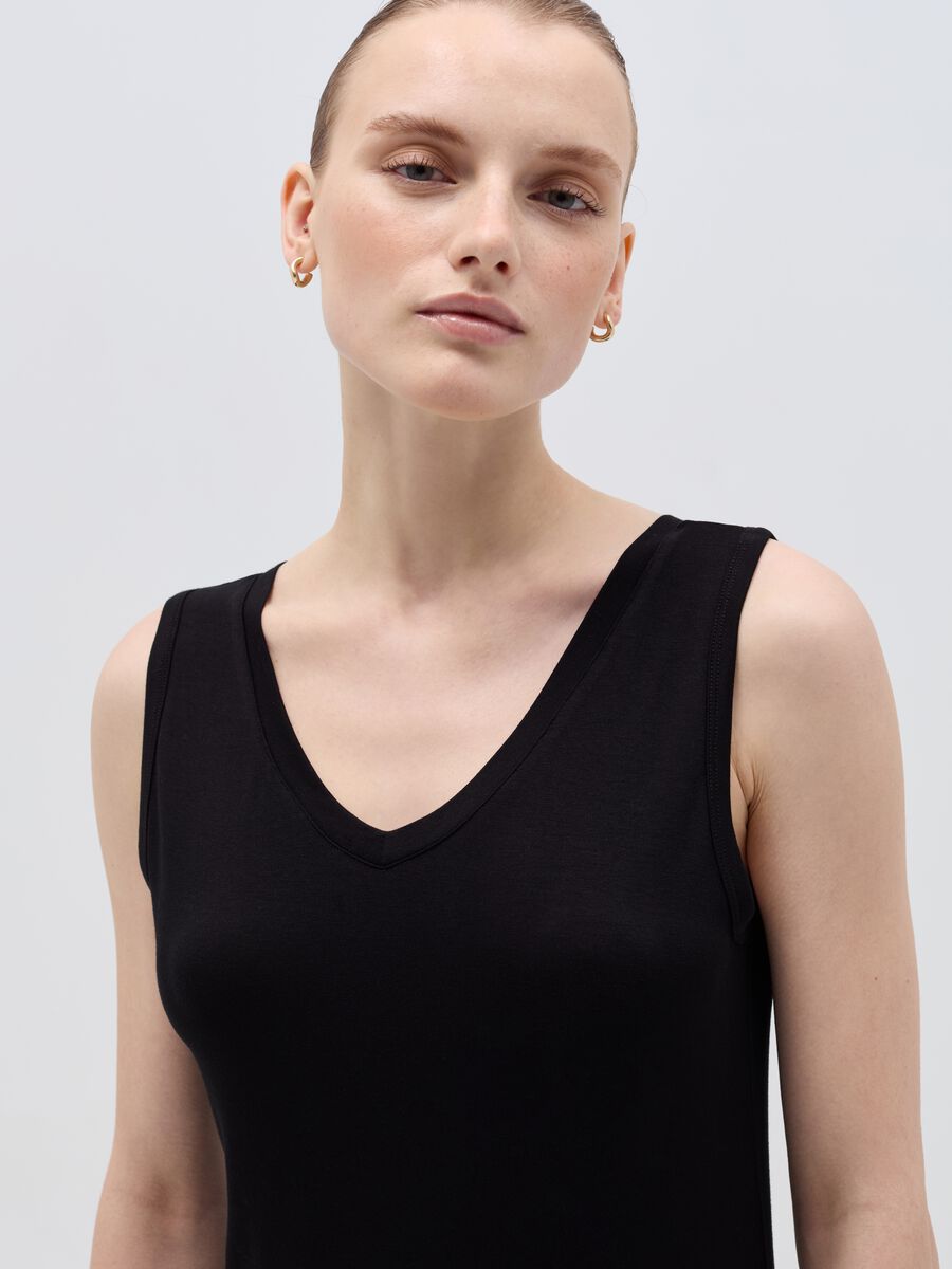 Tank top with V neck_0