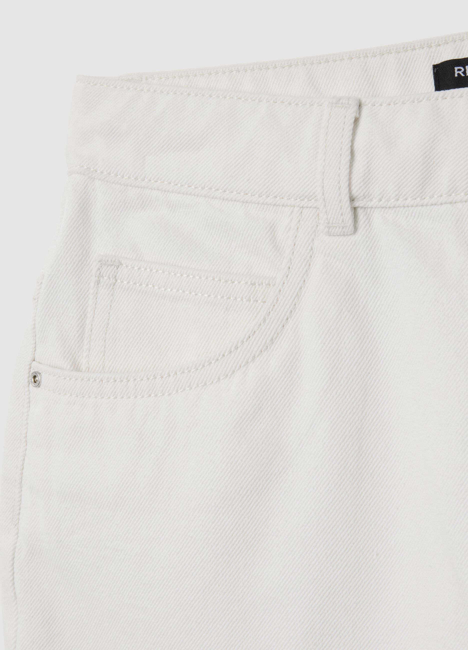 Women's white cotton shorts with regular fit