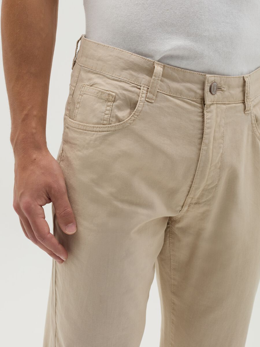 Trousers in linen and cotton with five pockets_3