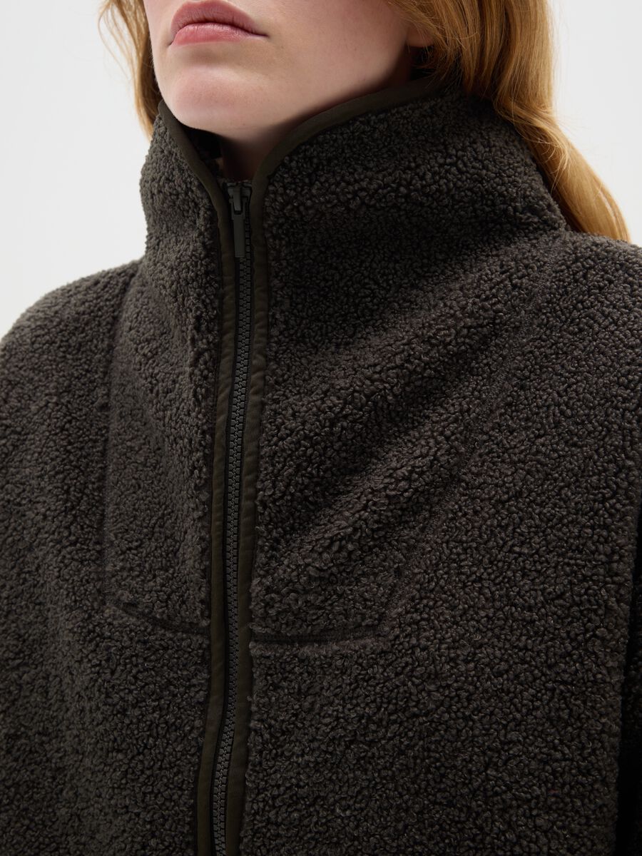 Felpa verde scura con zip regular fit_4