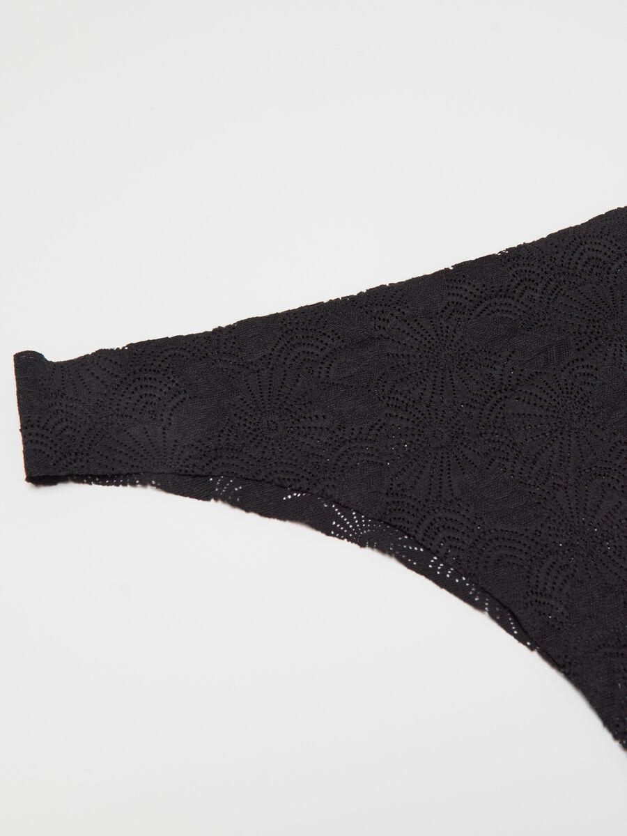 Brazilian-cut briefs in lace with geometric motif_5
