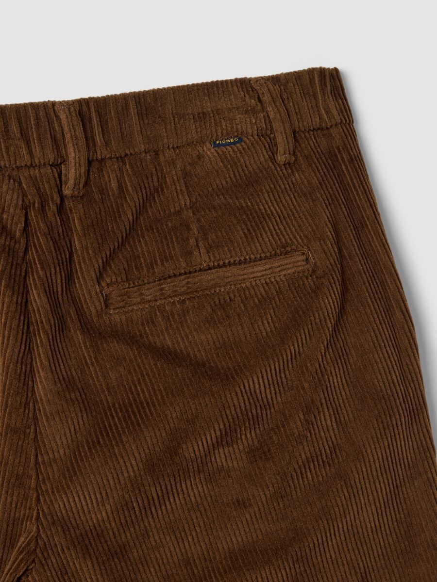 Pantaloni chino marroni in cotone elasticizzato a coste regular fit_5