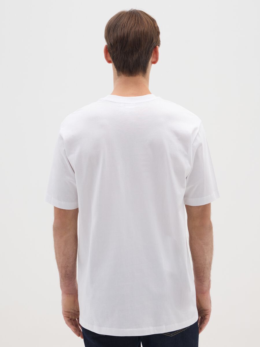 T-shirt bianca in puro cotone regular fit con stampa One Piece_2