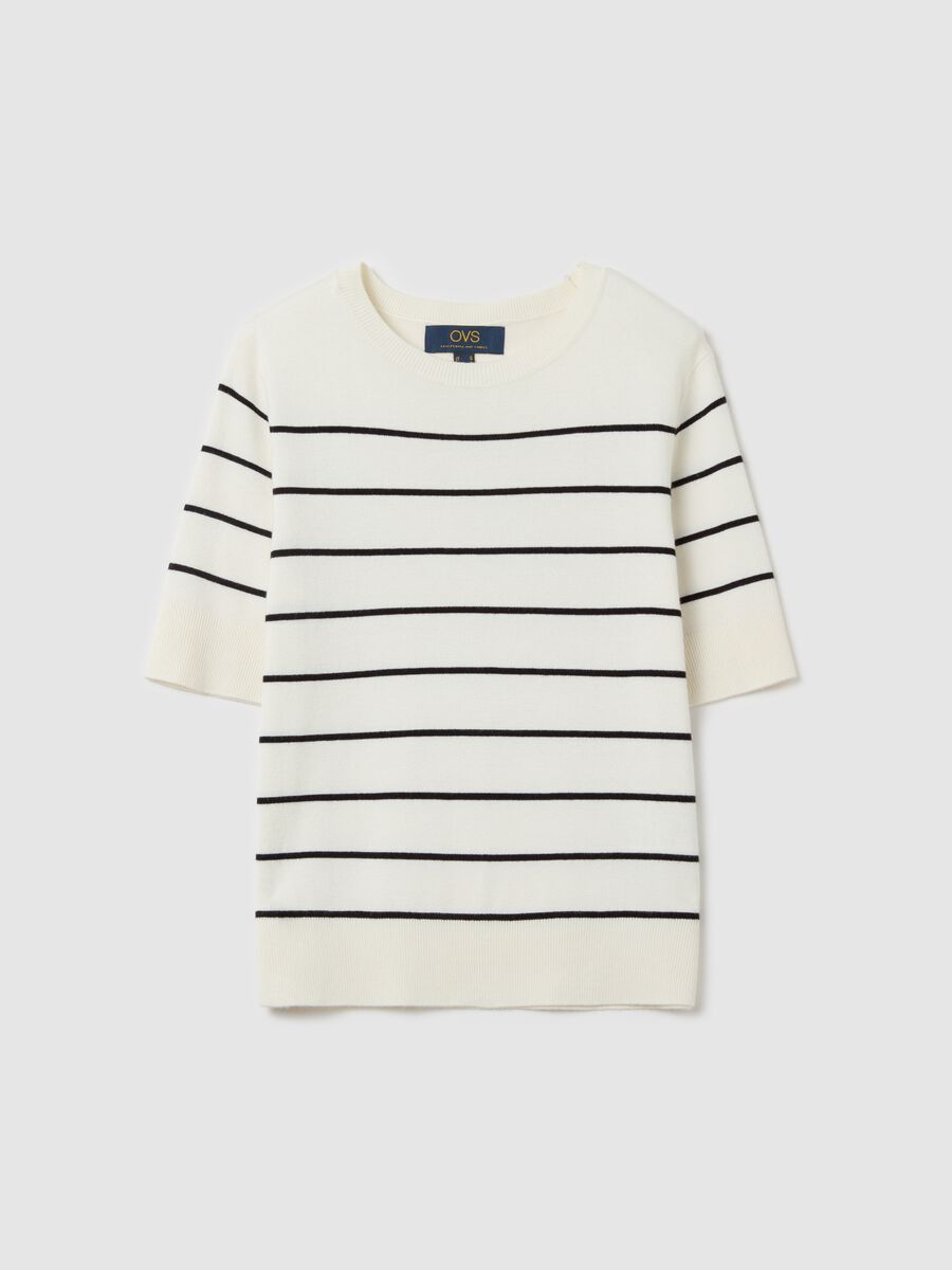 Short-sleeved top with striped design_4