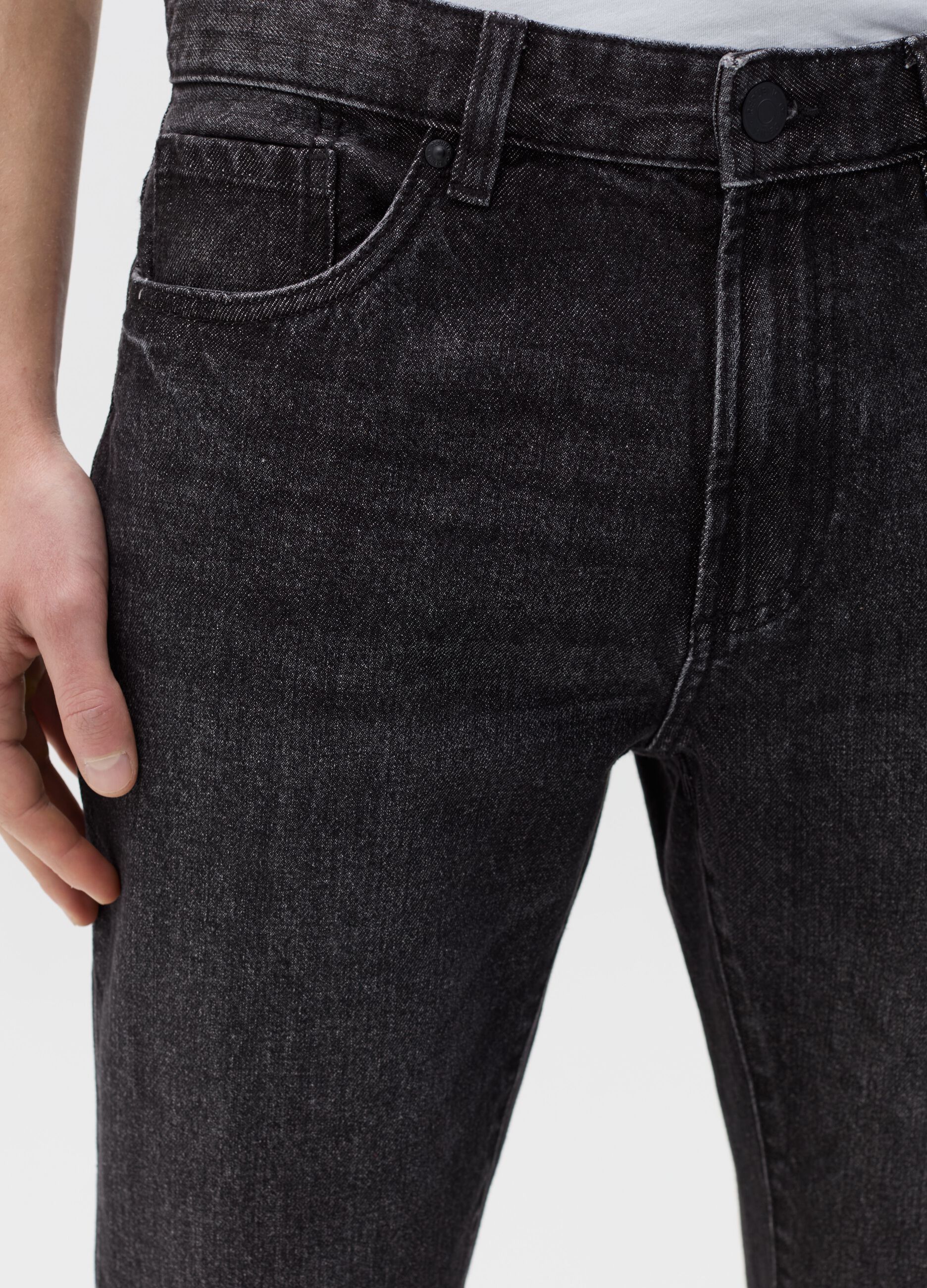 Regular fit jeans with discolouring
