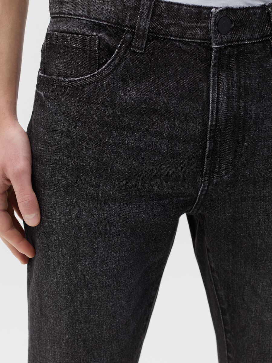 Regular fit jeans with discolouring_2