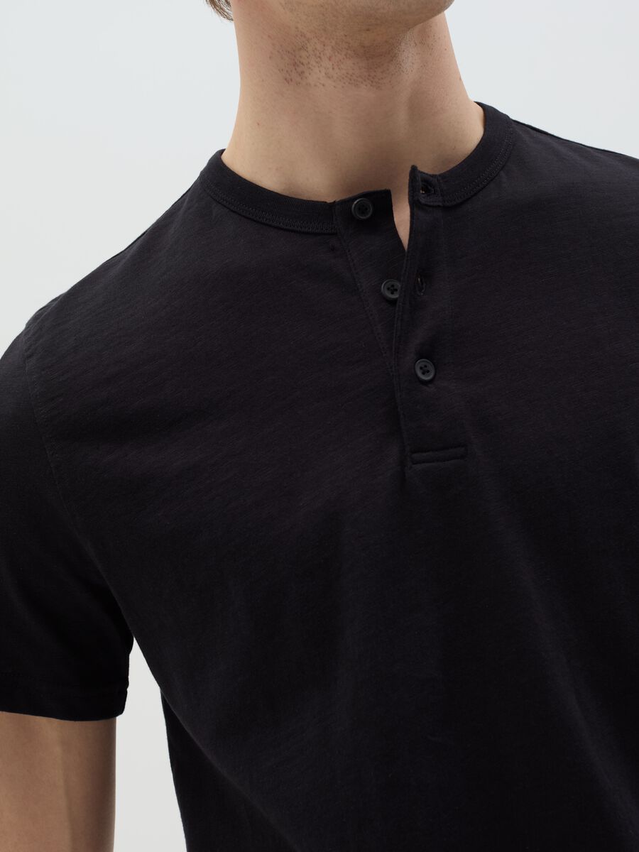 Cotton T-shirt with granddad neckline_2